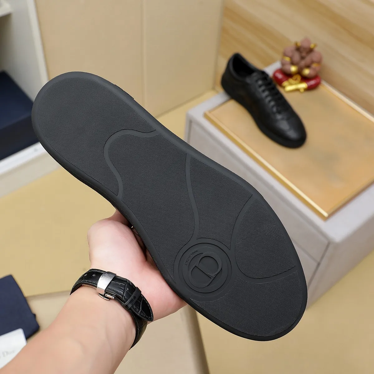 Men's clothing and shoes 💰540 💰🔥[Dior] High-end top-notch 🔝 purchasing agent 🔍🔍The latest 🇺🇸 counters are on sale simultaneously, original Italian calfskin (high-end, extravagance, and grade) with exquisite workmanship (cowhide Inner lining) Sole: Original sole provided by the original factory ⚠️Outsole. Comfortable, wear-resistant, non-slip, real-life photo🎬The real thing is more beautiful🔍Color: 4 colors available💕💕Number of yards: 39-44...